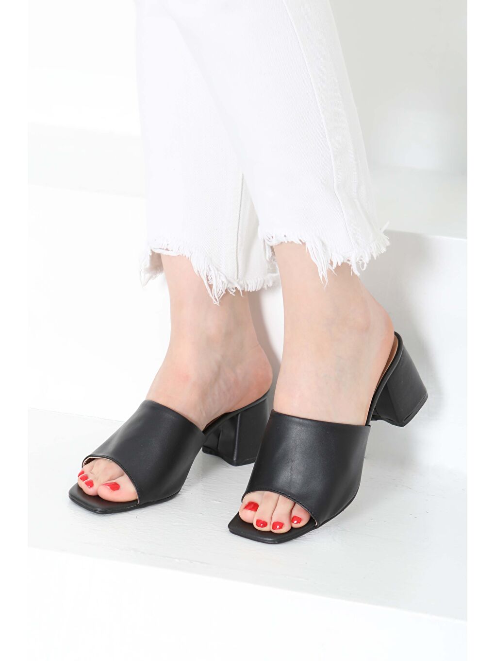 Kadın Siyah Topuklu Terlik - 27153-3