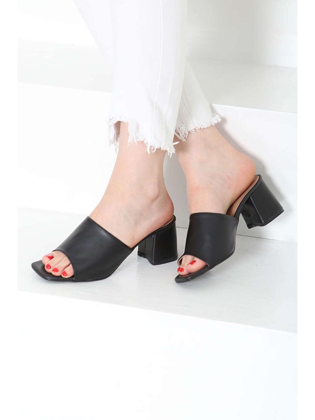 Kadın Siyah Topuklu Terlik - 27153-4