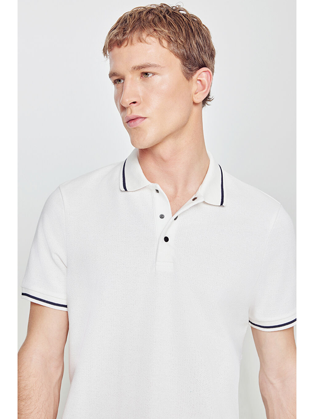 Erkek Ekru Pamuklu Slim Fit Dar Kesim Polo Yaka Jakarlı Esnek Tişört-3