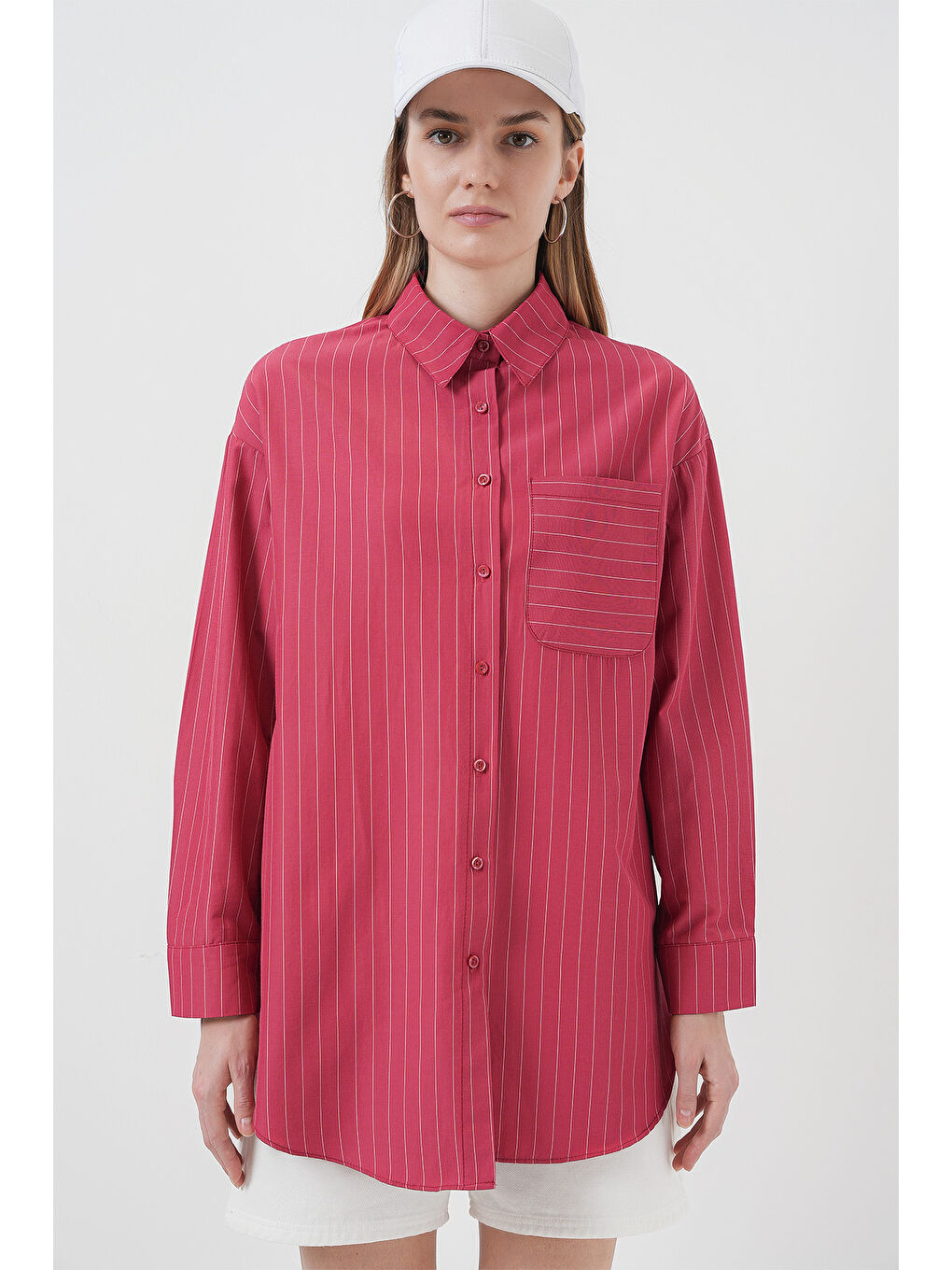 20217 Cep Detaylı Çizgili Oversize Gömlek - Kırmızı-2