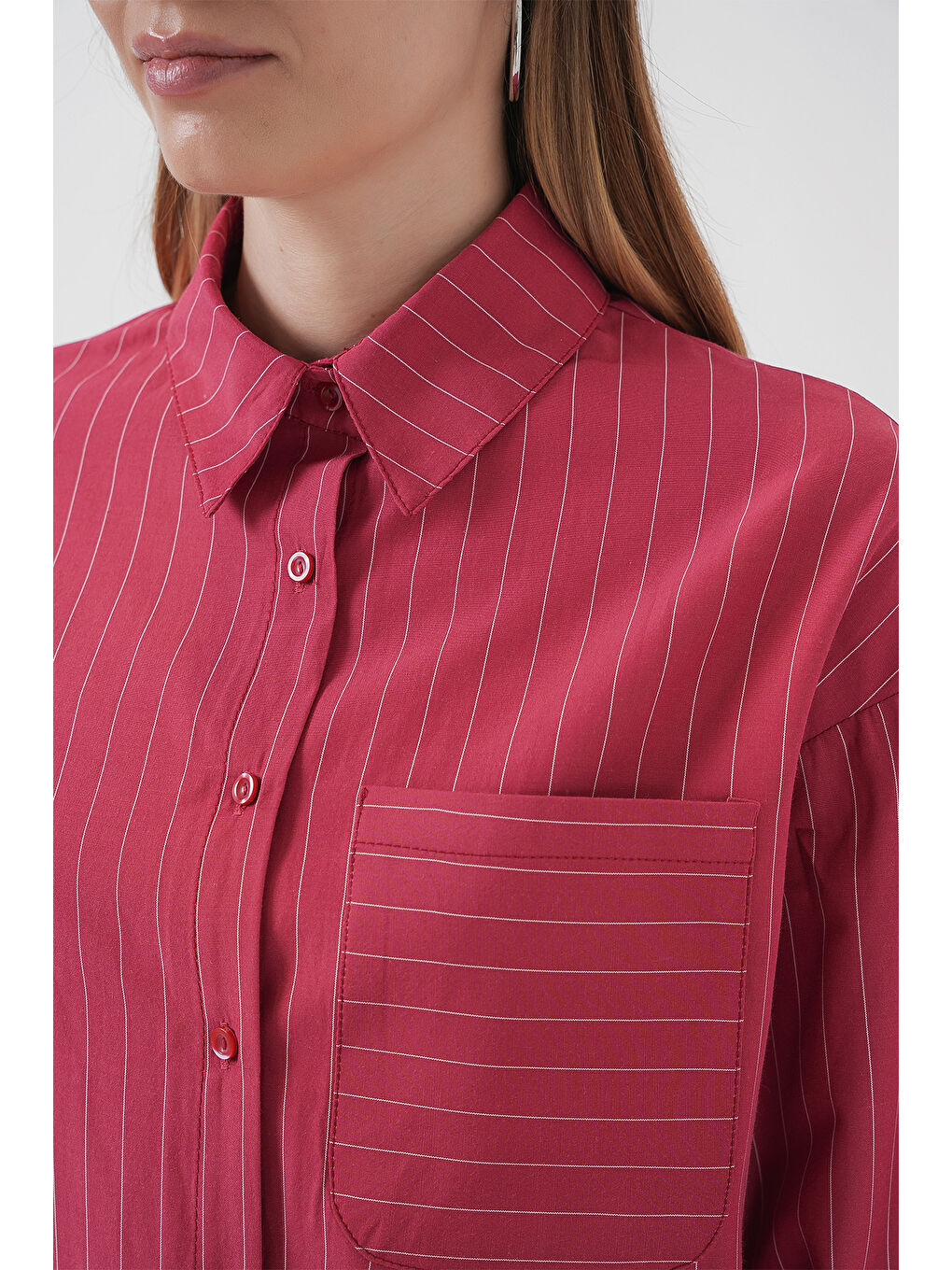 20217 Cep Detaylı Çizgili Oversize Gömlek - Kırmızı-5
