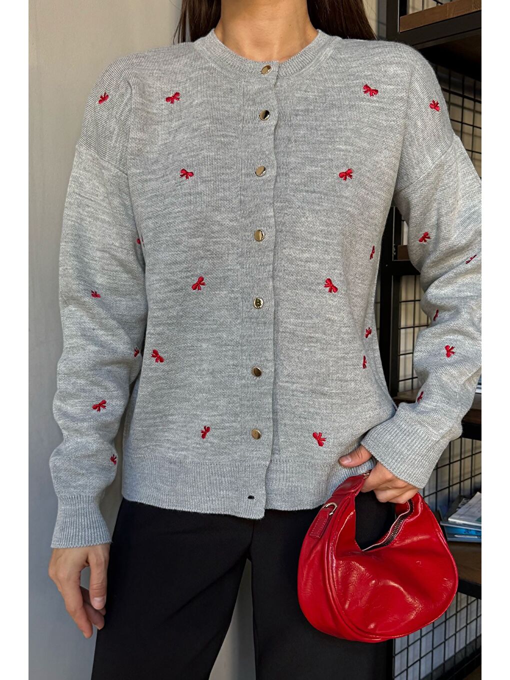 Gri Kadın Fiyonk Nakışlı Triko Hırka-2