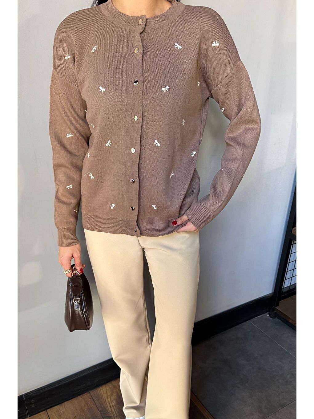 Bej Kadın Fiyonk Nakışlı Triko Hırka-2