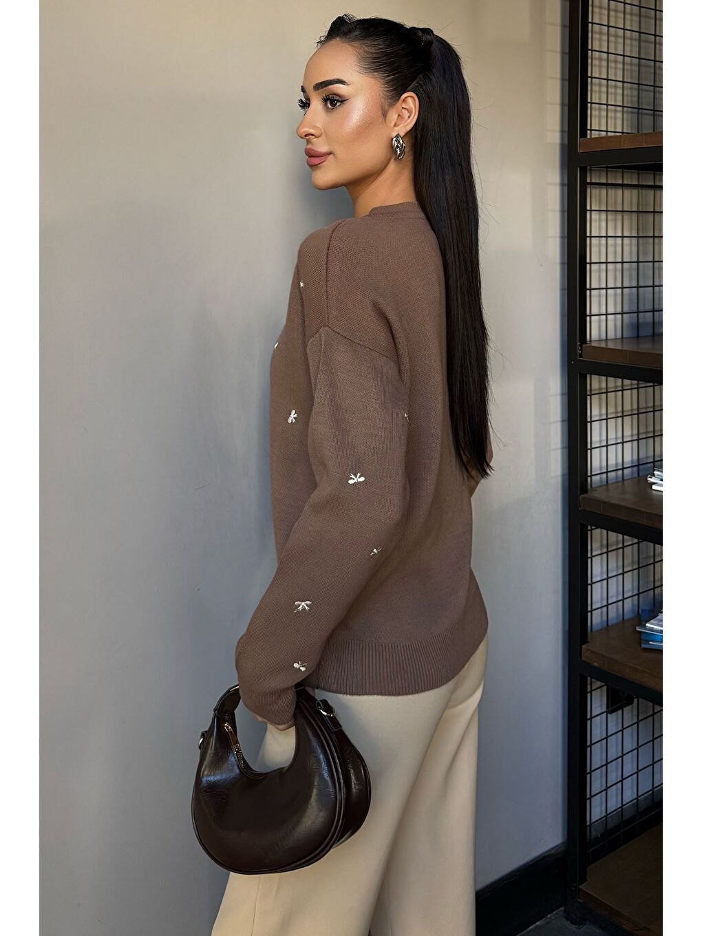 Bej Kadın Fiyonk Nakışlı Triko Hırka-3