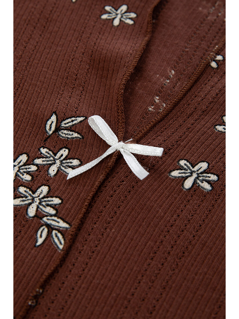 Kahverengi Kadın Pamuklu Çıtır Çiçek Desenli Baby Overloklu Fiyonk Detaylı Uzun Kollu Pijama Takımı-3