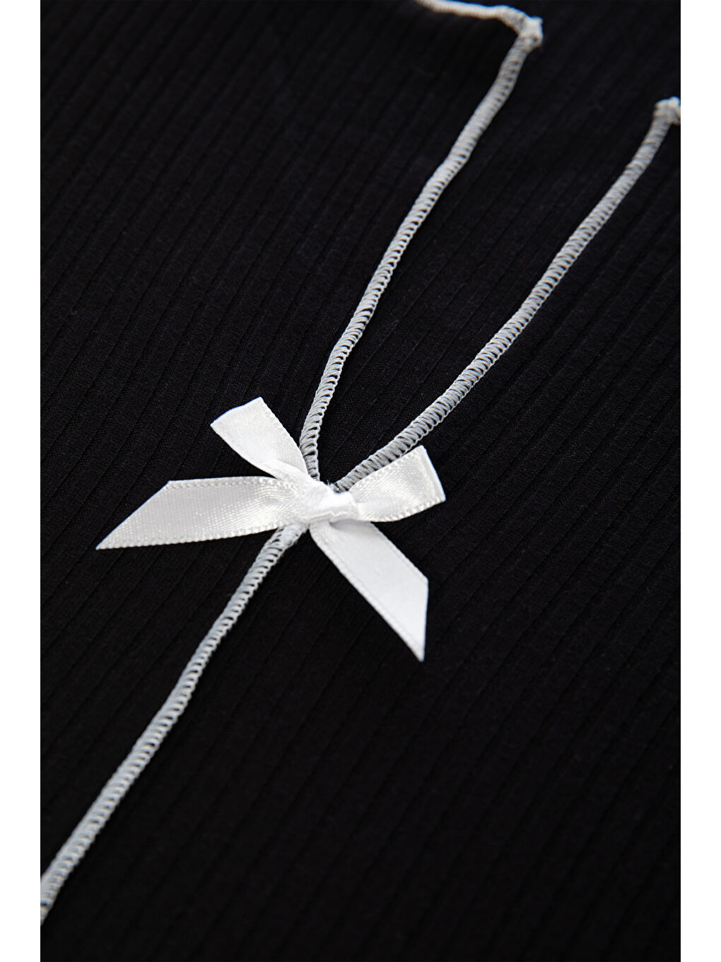 Siyah Kadın Pamuklu Çıtır Çiçek Desenli Baby Overloklu Fiyonk Detaylı Uzun Kollu Pijama Takımı-3