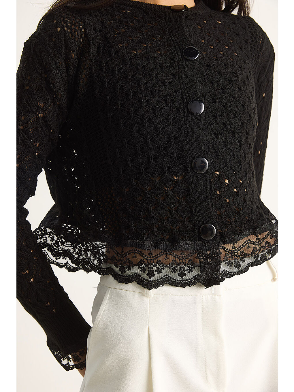 Siyah Kadın Dantel Detaylı Mevsimlik Örgü Hırka-3