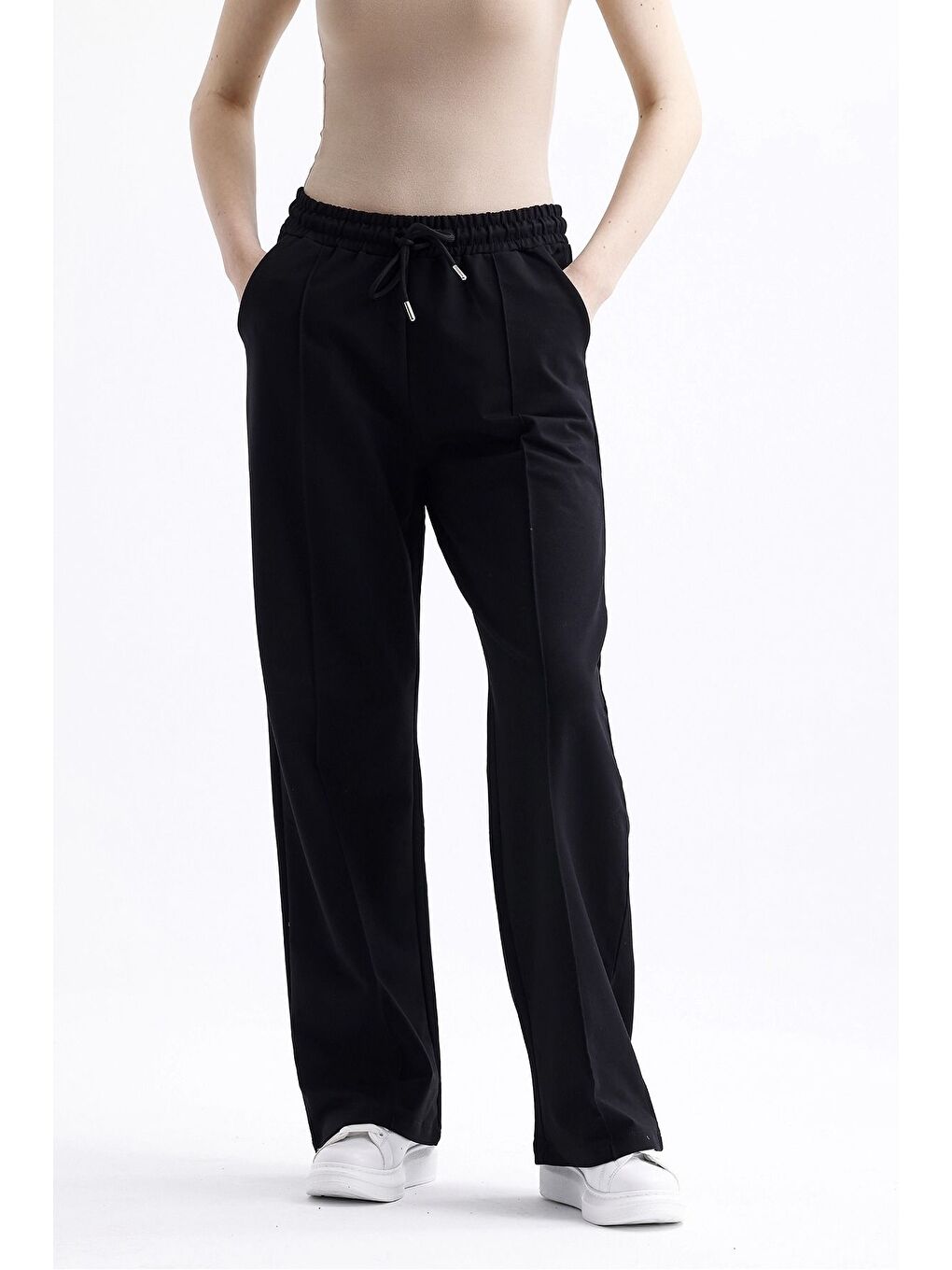 Bağ Uçlu Siyah Pantolon