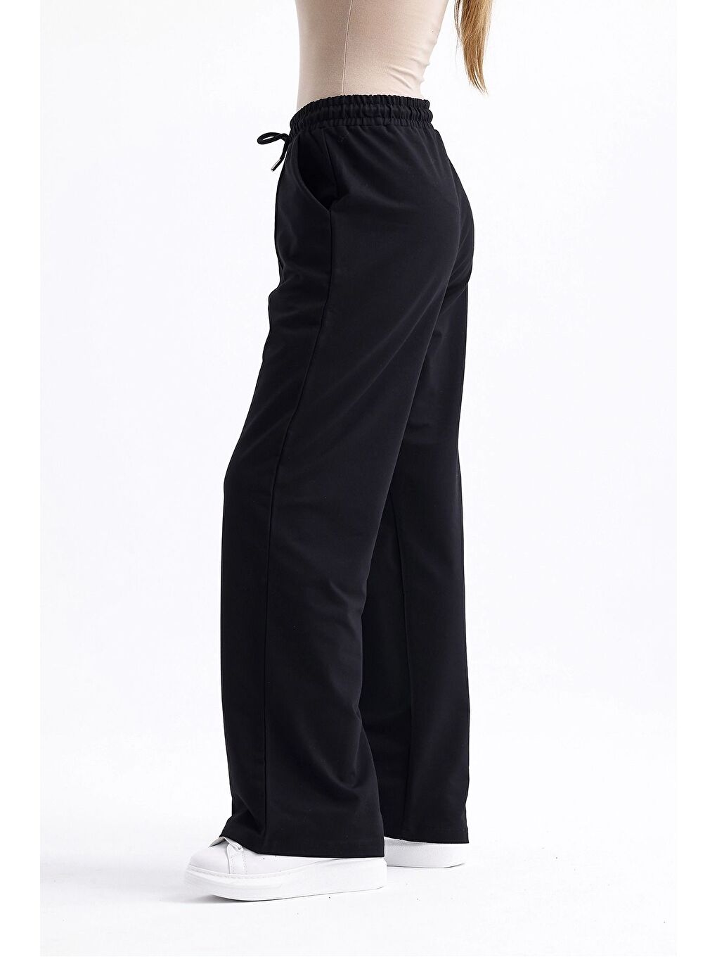 Bağ Uçlu Siyah Pantolon-1