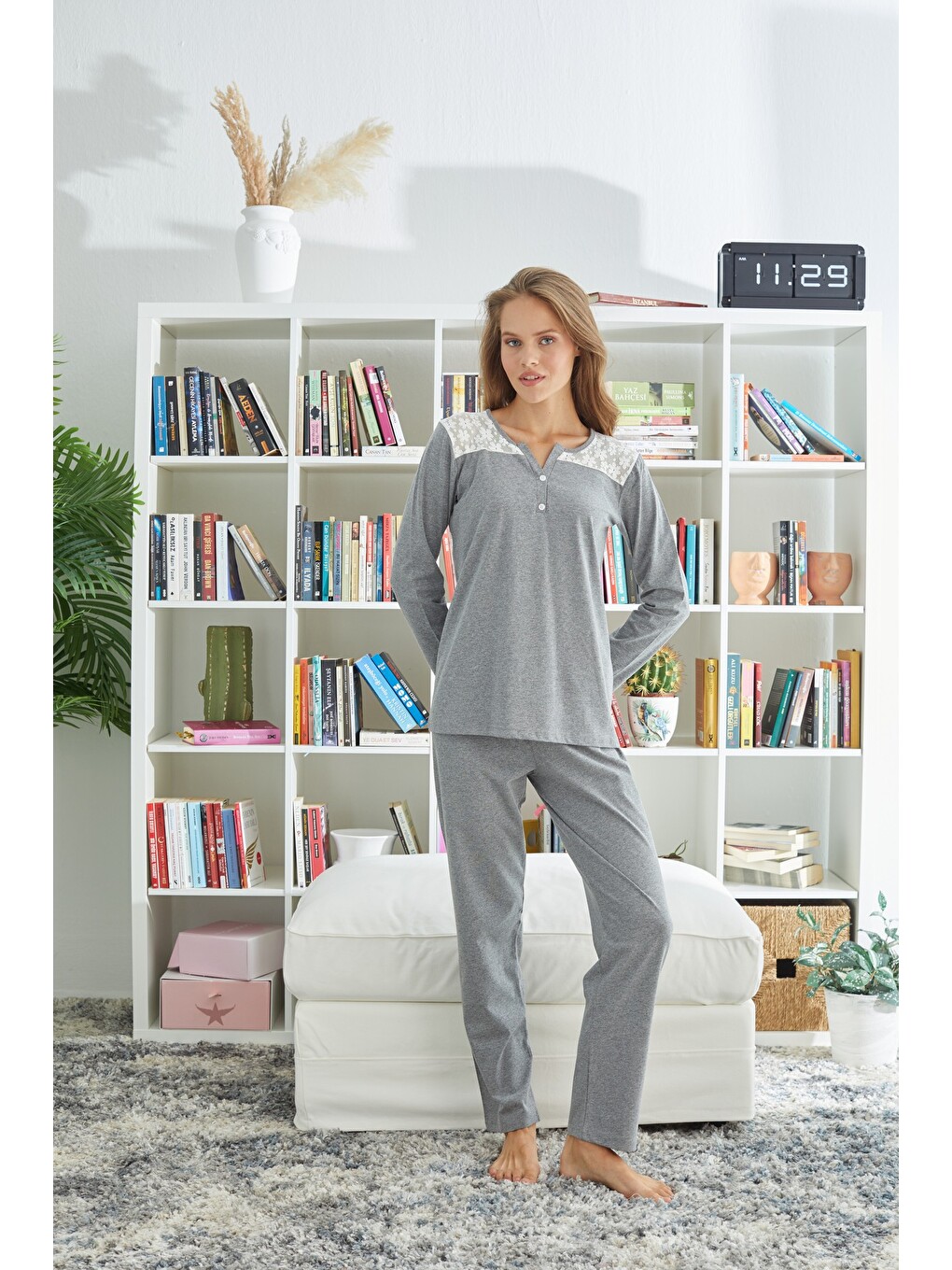 Gri Düğmeli Dantel Detaylı Örme Pijama Takım-1