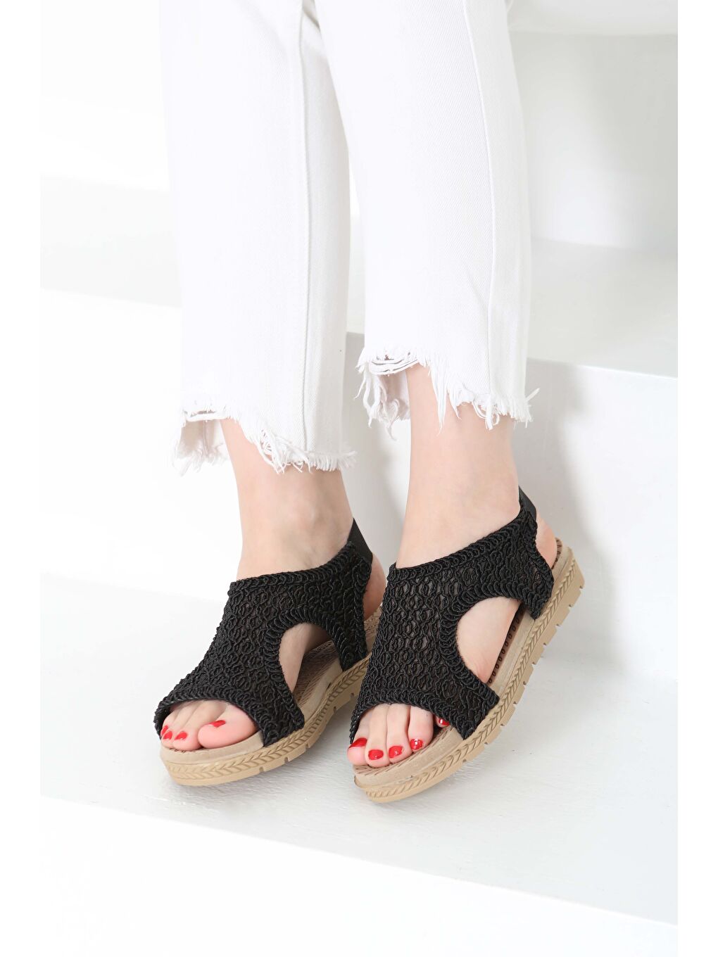 Kadın Siyah Nakış Hasırlı Sandalet - 27156