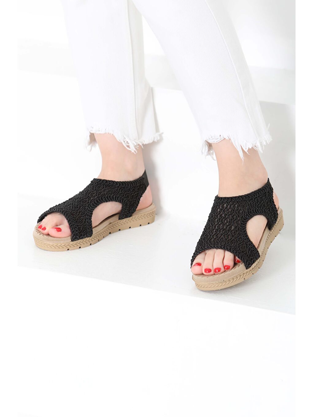 Kadın Siyah Nakış Hasırlı Sandalet - 27156-2