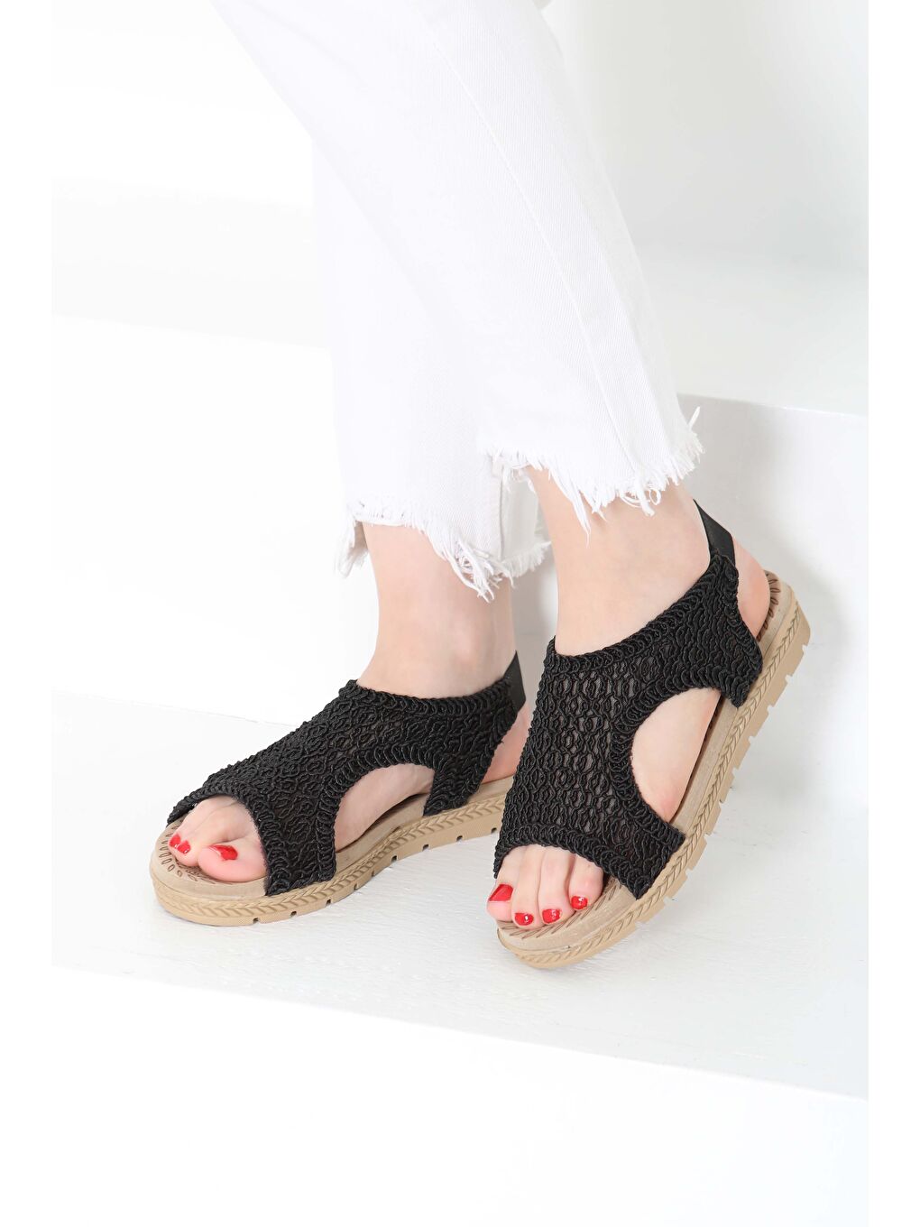 Kadın Siyah Nakış Hasırlı Sandalet - 27156-3