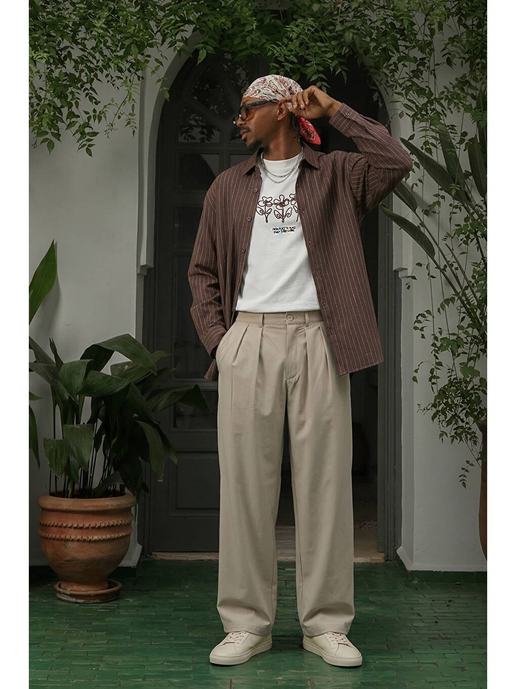 Erkek Oversize Çizgili Keten Karışımlı Uzun Kollu Gömlek Kahverengi-2