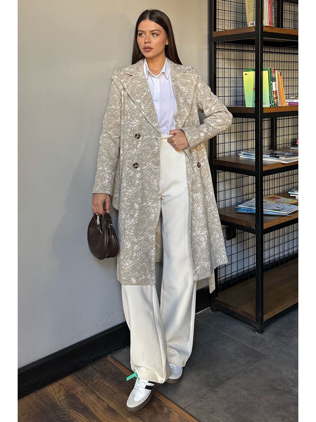 Bej Kadın İç Astarlı Çift Cepli Desenli Kaşe Kaban