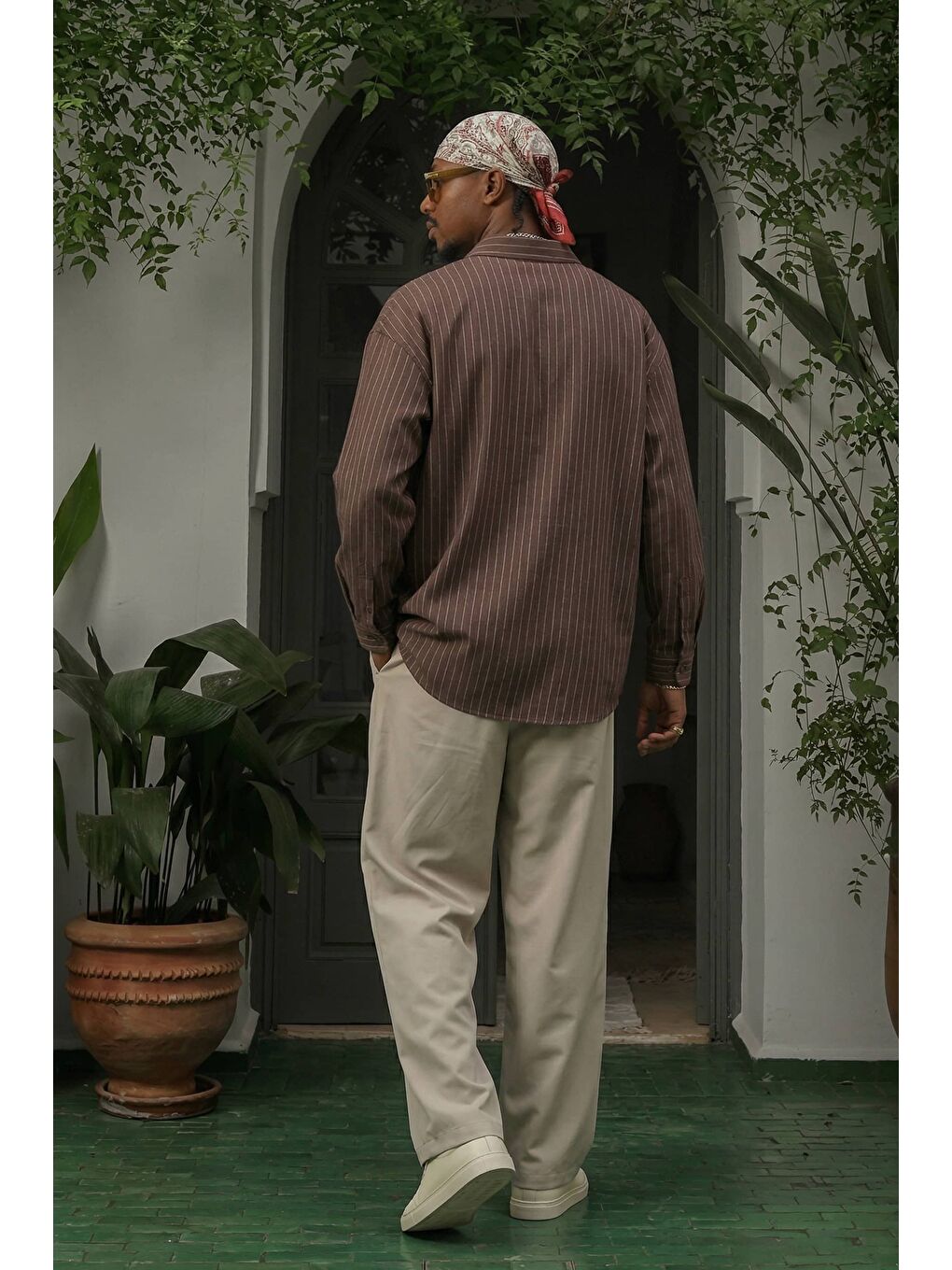 Erkek Oversize Çizgili Keten Karışımlı Uzun Kollu Gömlek Kahverengi-3