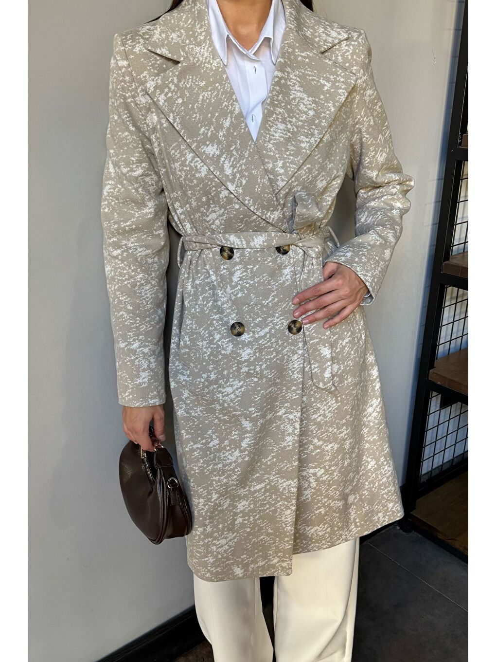 Bej Kadın İç Astarlı Çift Cepli Desenli Kaşe Kaban-1