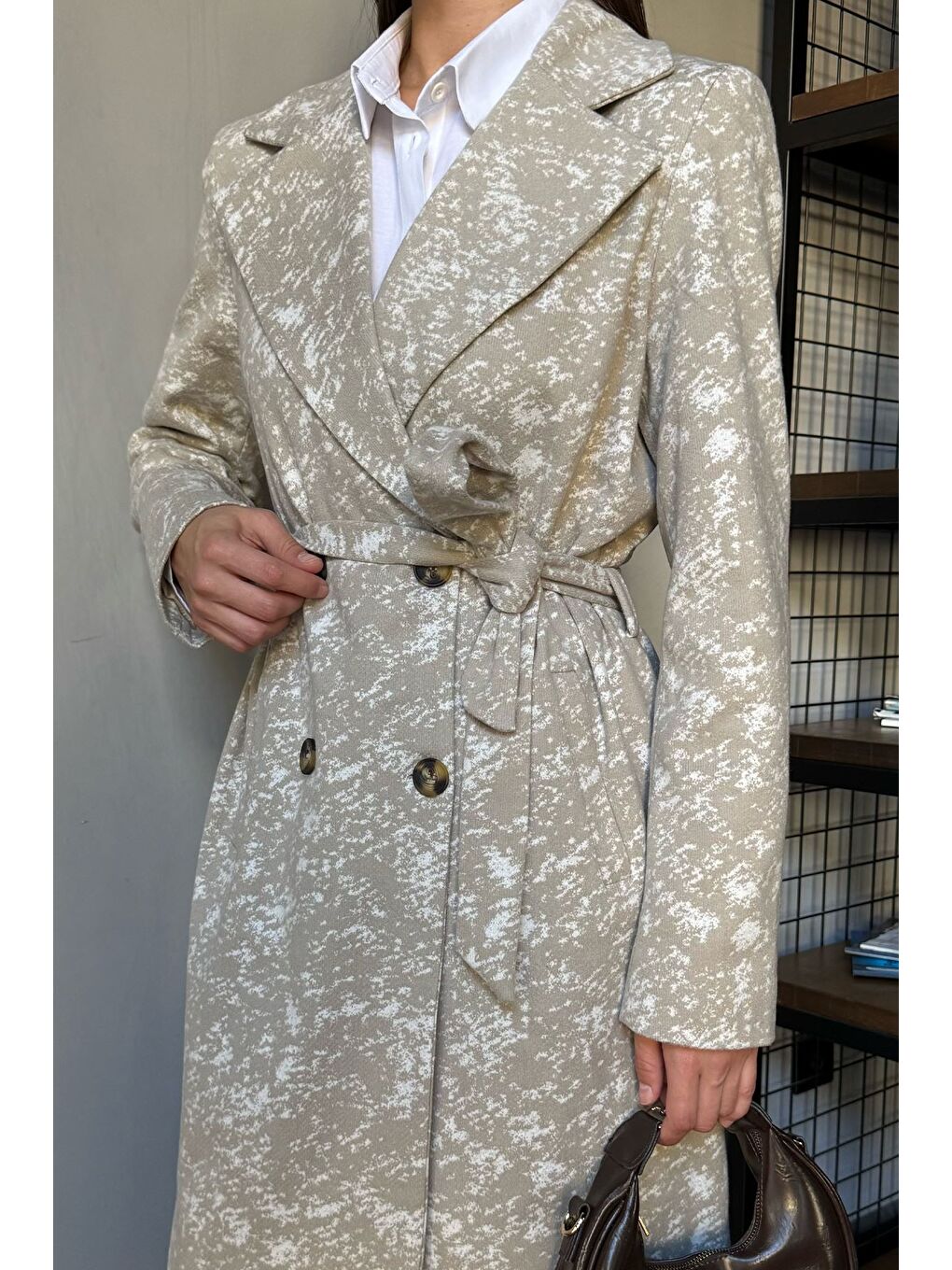 Bej Kadın İç Astarlı Çift Cepli Desenli Kaşe Kaban-2