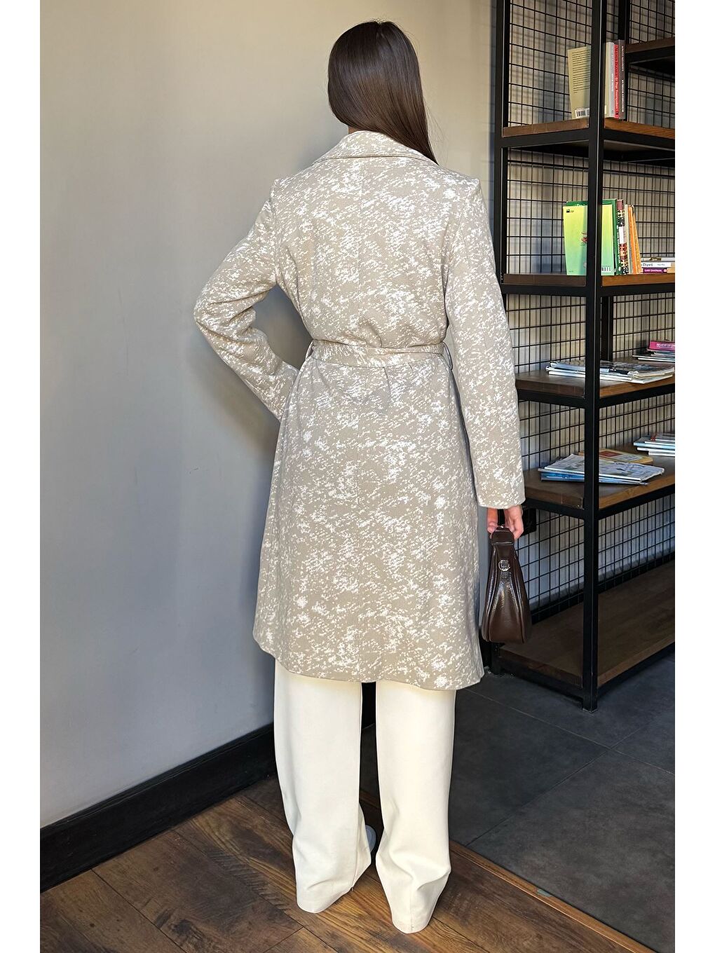 Bej Kadın İç Astarlı Çift Cepli Desenli Kaşe Kaban-3