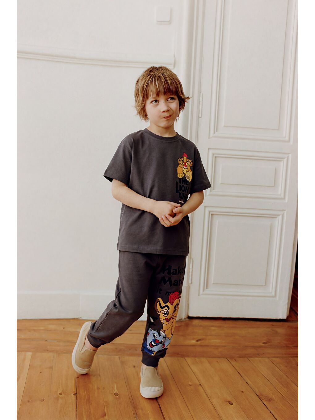 Erkek Çocuk Pamuklu Antrasit Aslan Baskılı Tişört Eşofman Takım - Jogger Alt Parçalı