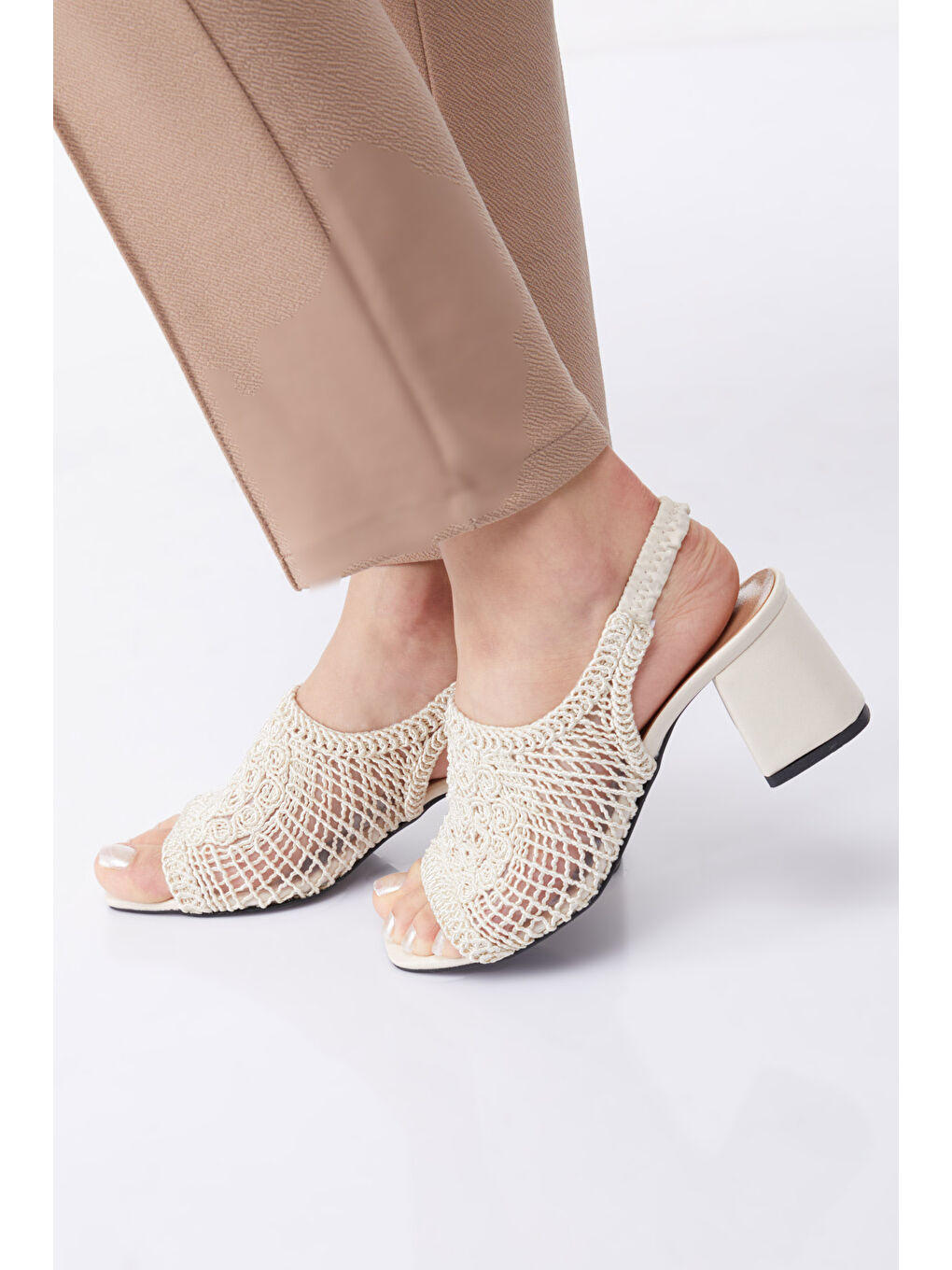 Ekru Kadın Krem Topuklu Nakışlı Sandelet - 27154-1