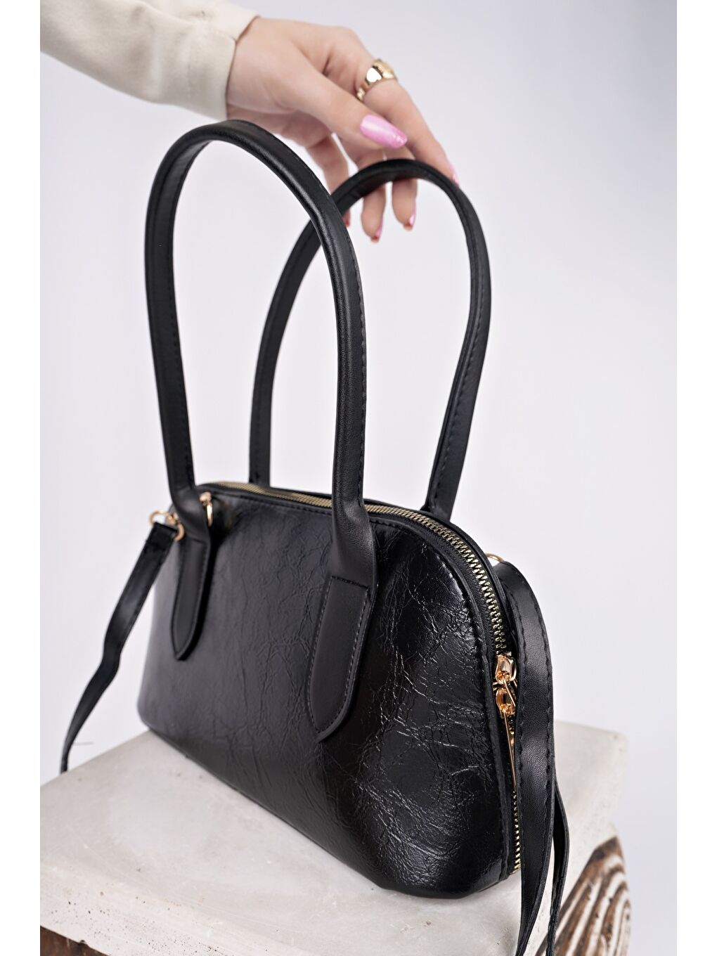 Siyah GLOW Kadın Kemer Detaylı El ve Omuz Çantası