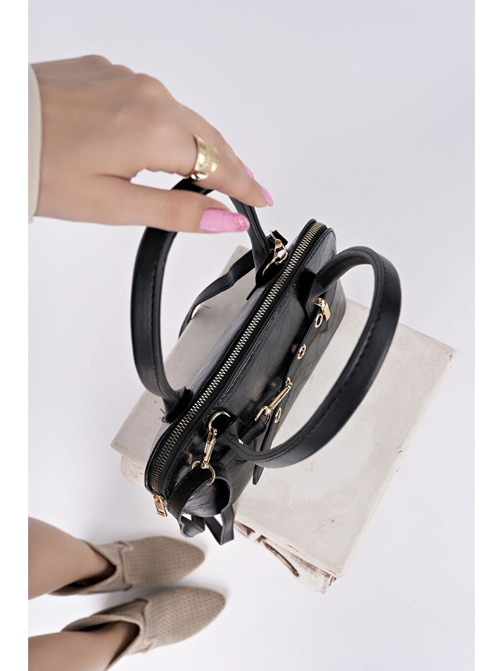 Siyah GLOW Kadın Kemer Detaylı El ve Omuz Çantası-1