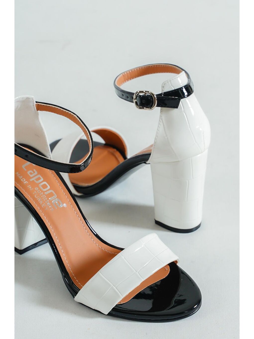 Beyaz Büyük Kroko Desenli Silvy Topuklu Bilekten Bantlı Kadın Sandalet-3