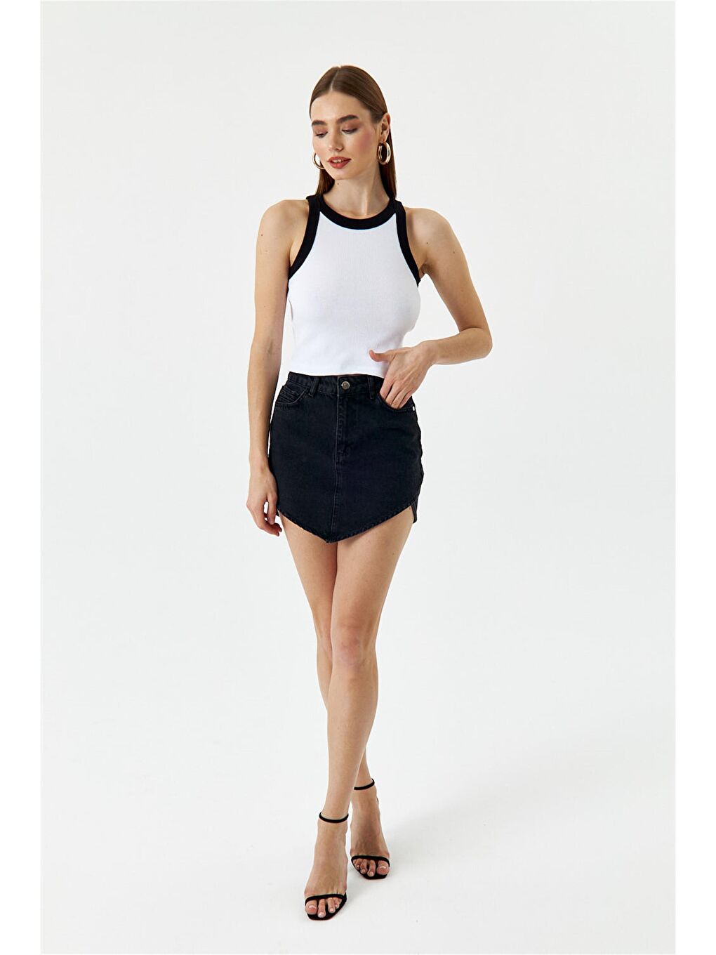 Asimetrik Kesim Siyah Mini Jean Etek-1