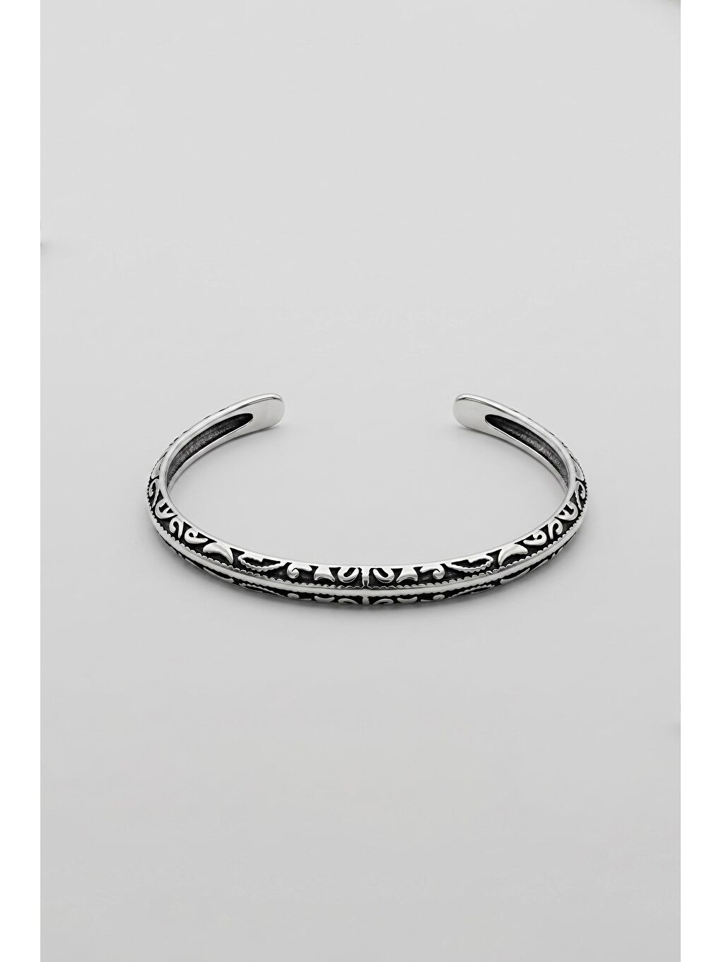 Erkek Gravür Desenli Açık Uçlu Çelik Bileklik Siyah/Gümüş