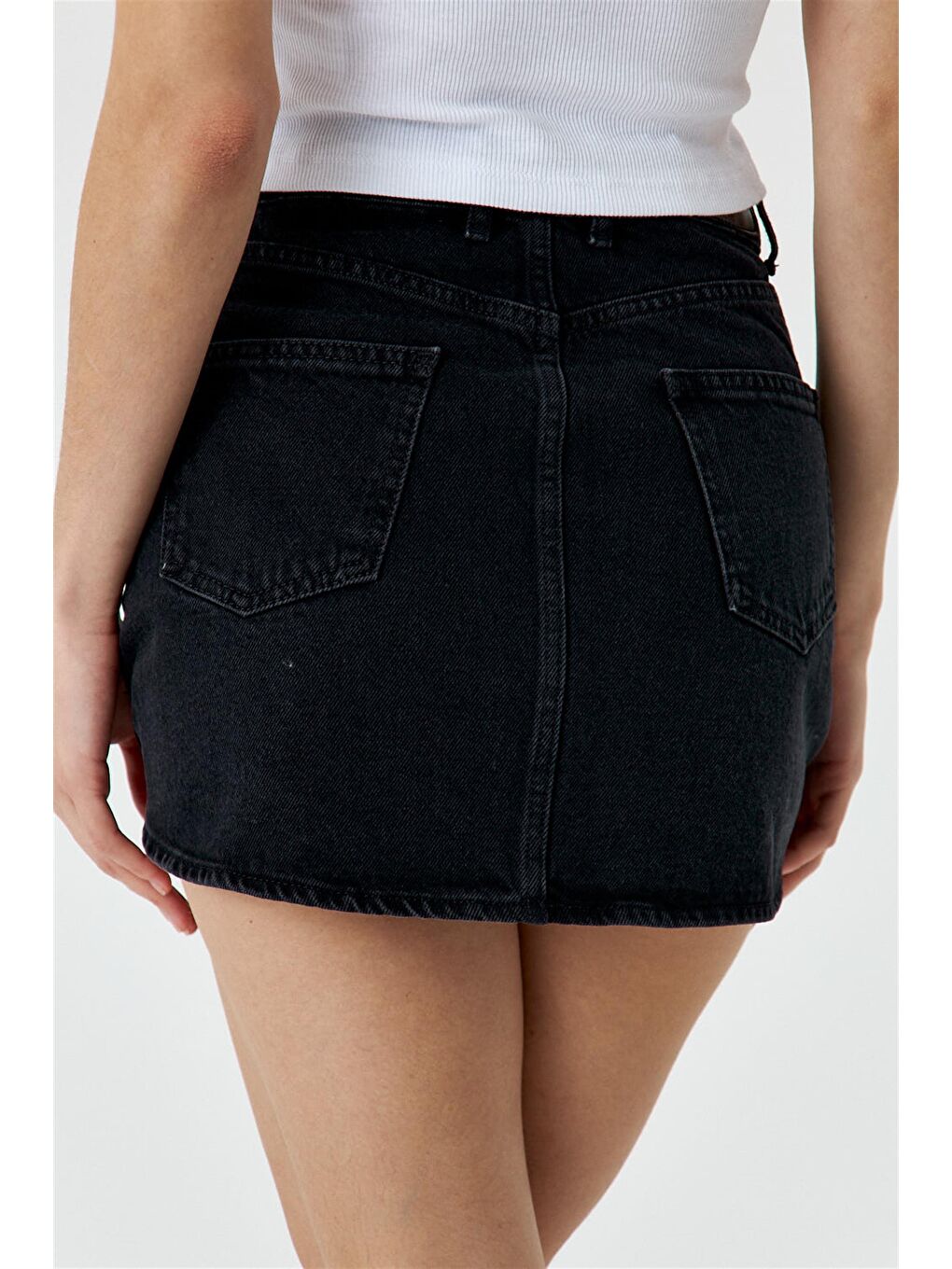 Asimetrik Kesim Siyah Mini Jean Etek-4