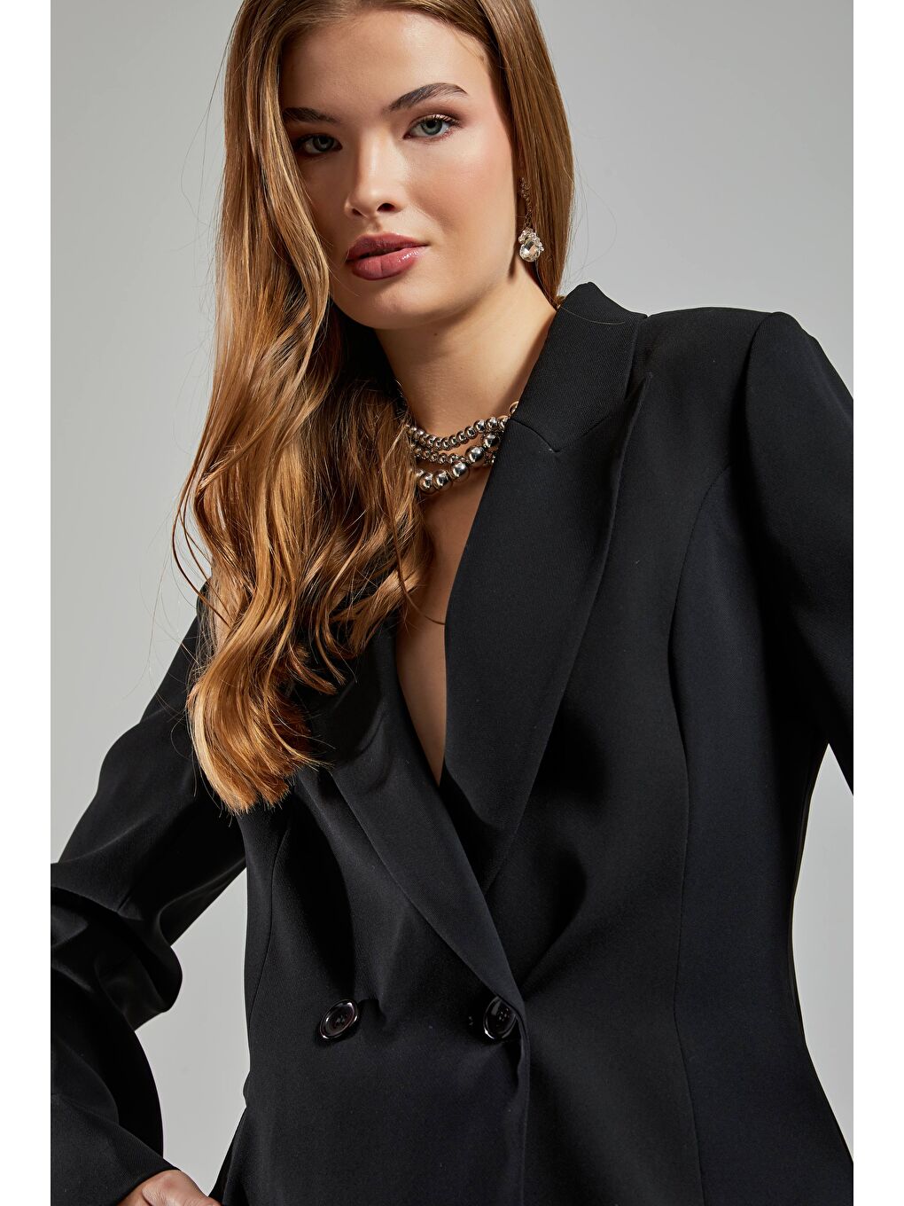 Kadın Siyah Renk Yandan Yırtmaçlı İçi Astarlı Tasarım Blazer Ceket-5