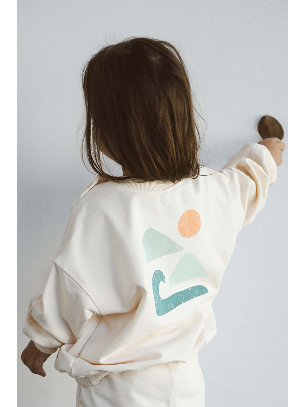 Ekru Krem Sırt Baskılı Mevsimlik Sweatshirt-1
