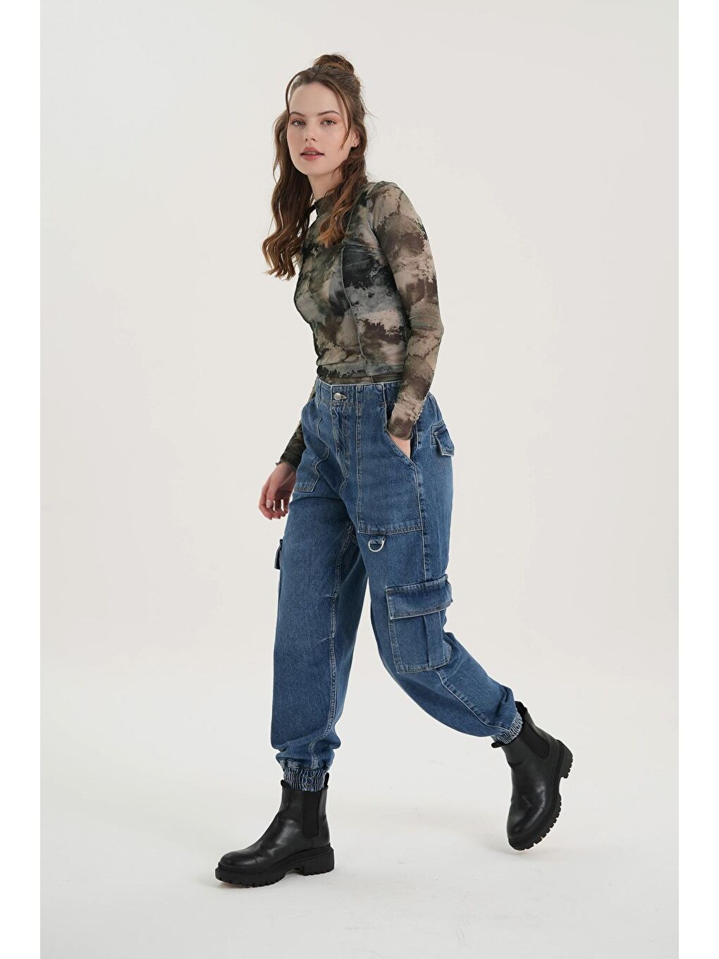 Hazel Orta Mavi Yüksek Bel Beli ve Paçası Lastikli Patı Fermuarlı Kargo Jean Pantolon