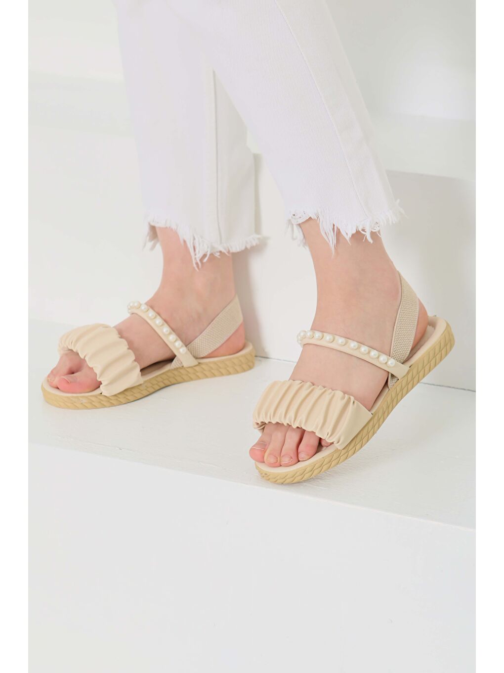 Ekru Kadın Krem Lastili İncili Sandelet - 27108