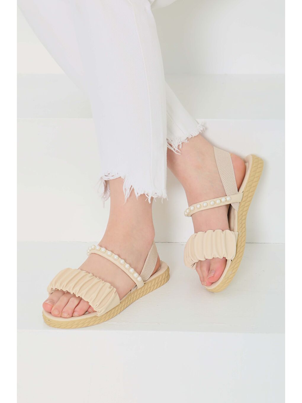 Ekru Kadın Krem Lastili İncili Sandelet - 27108-2
