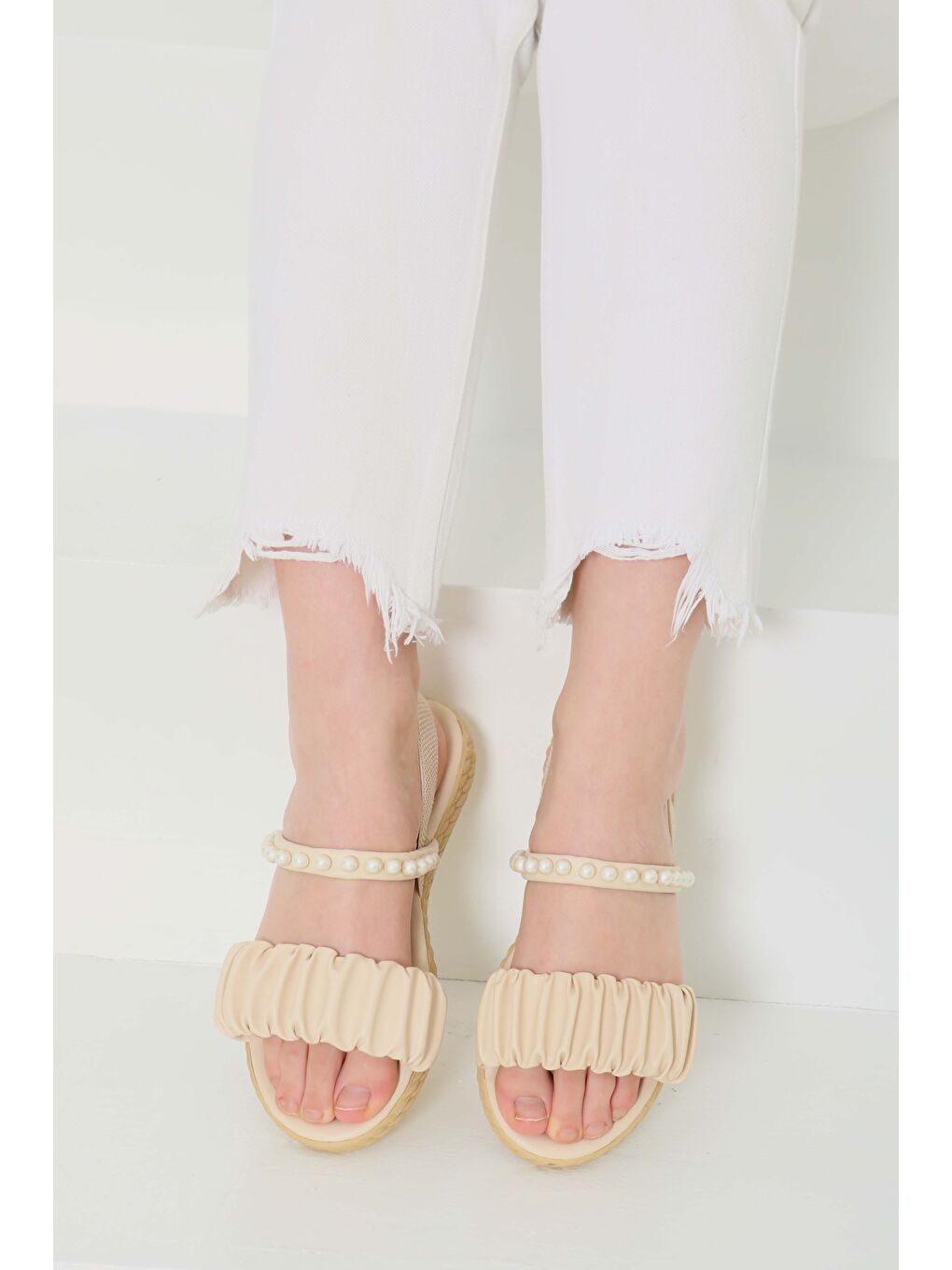 Ekru Kadın Krem Lastili İncili Sandelet - 27108-3