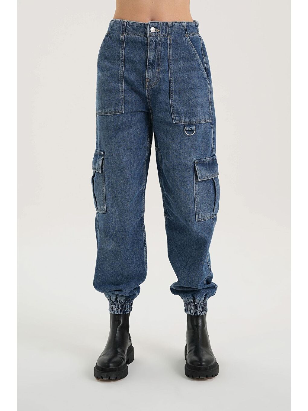 Hazel Orta Mavi Yüksek Bel Beli ve Paçası Lastikli Patı Fermuarlı Kargo Jean Pantolon-1