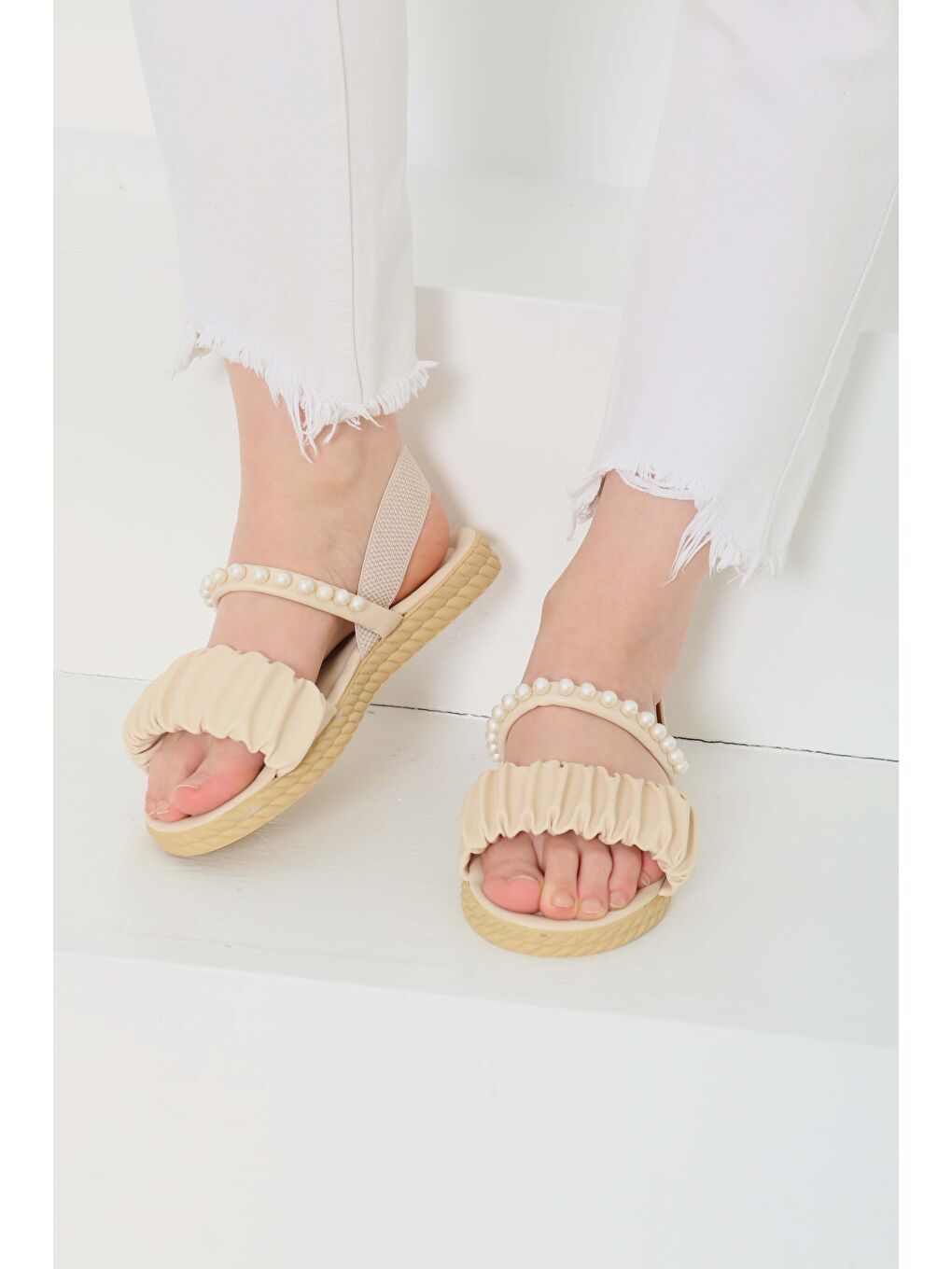 Ekru Kadın Krem Lastili İncili Sandelet - 27108-4