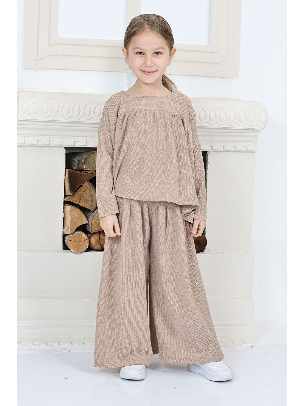 Kız Çocuk Bej Kız Çocuk Kare Yaka Armalı Bluz ve Salaş Pantolon Alt Üst Takım - 26815-1