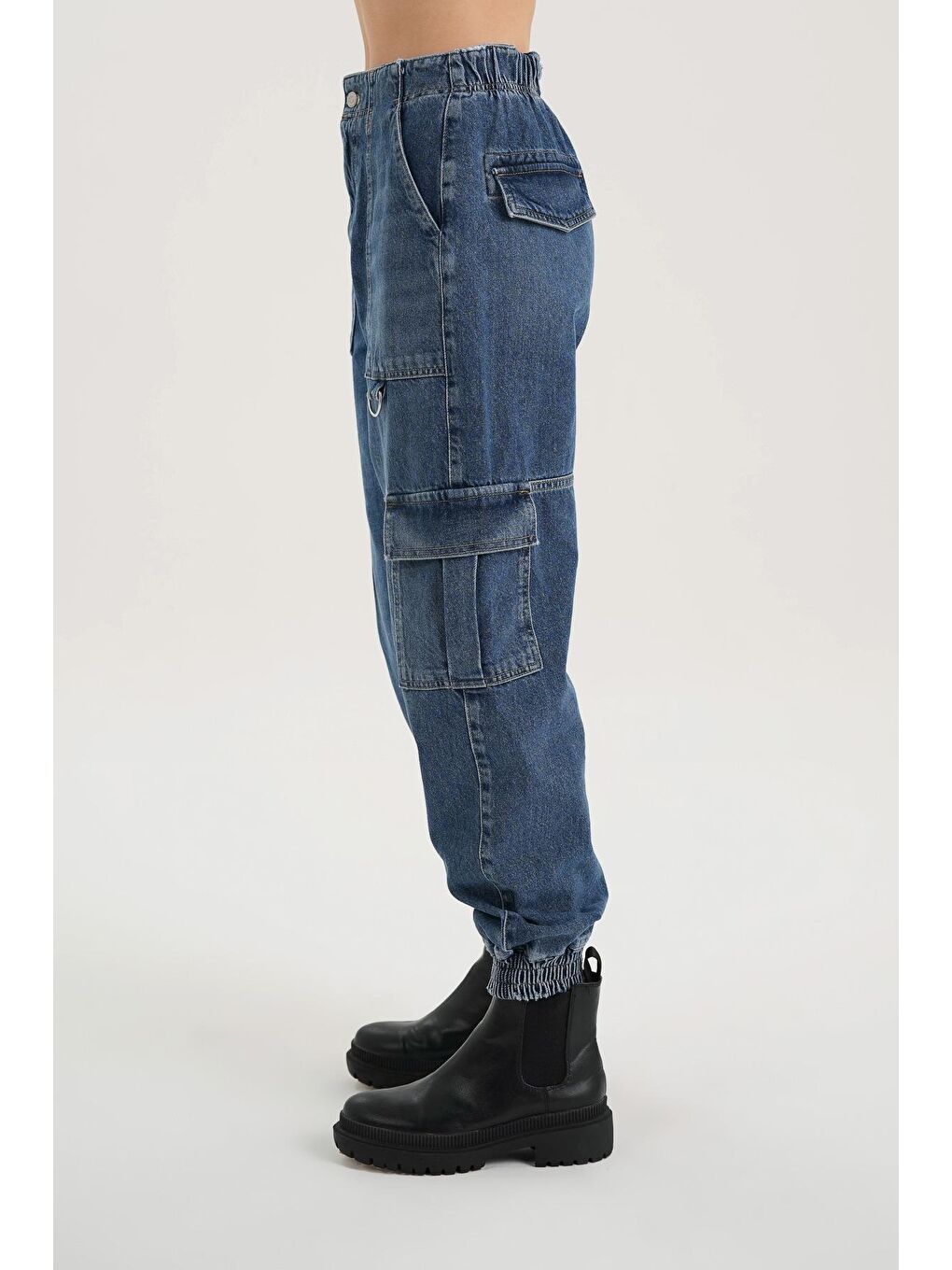 Hazel Orta Mavi Yüksek Bel Beli ve Paçası Lastikli Patı Fermuarlı Kargo Jean Pantolon-2