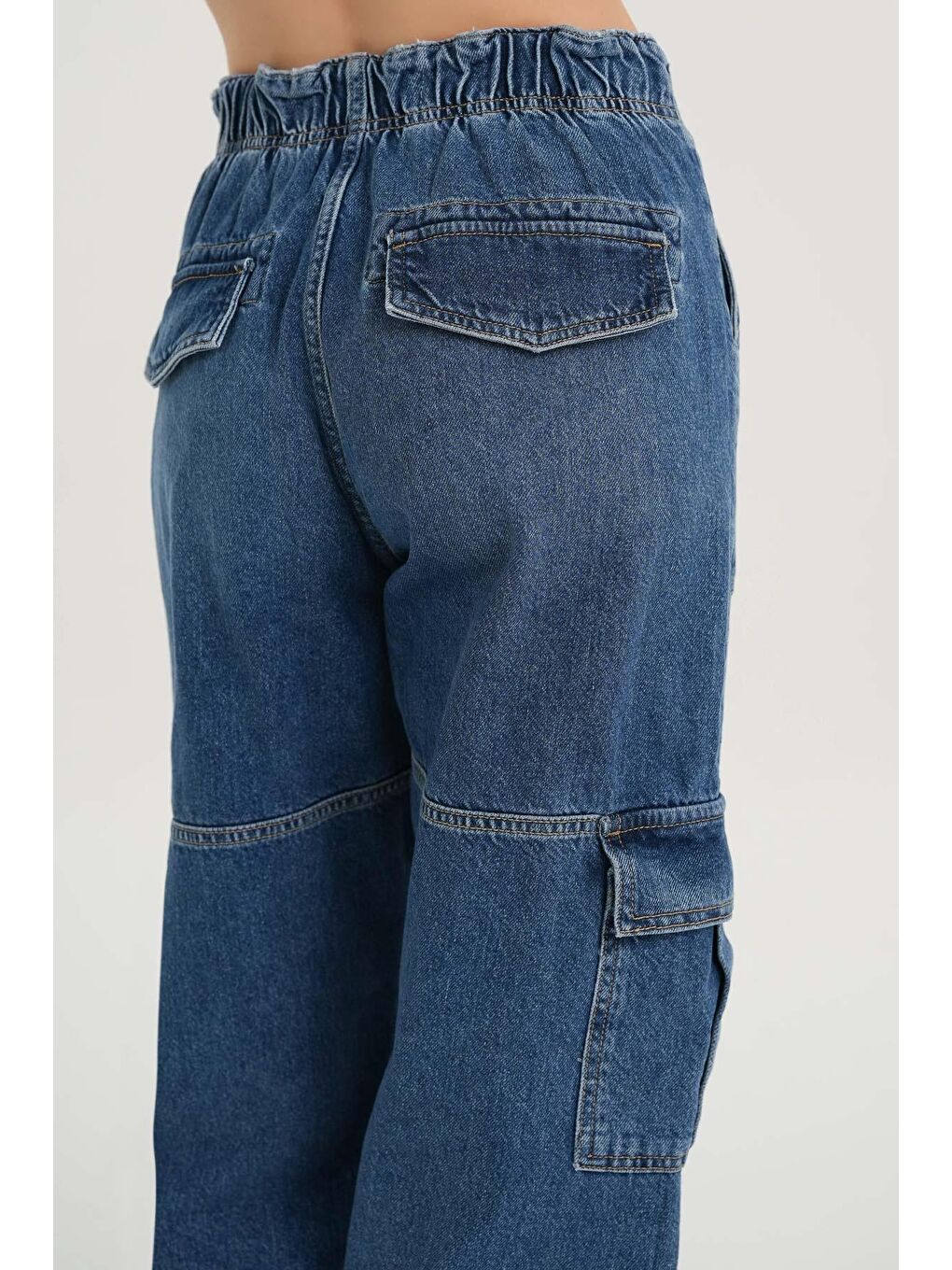 Hazel Orta Mavi Yüksek Bel Beli ve Paçası Lastikli Patı Fermuarlı Kargo Jean Pantolon-4