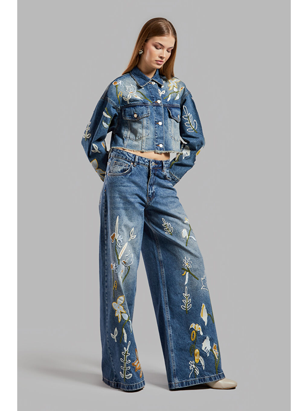Mavi Kadın Jean Rengi 2S575 Çiçek Nakışlı Bol Kesim Denim