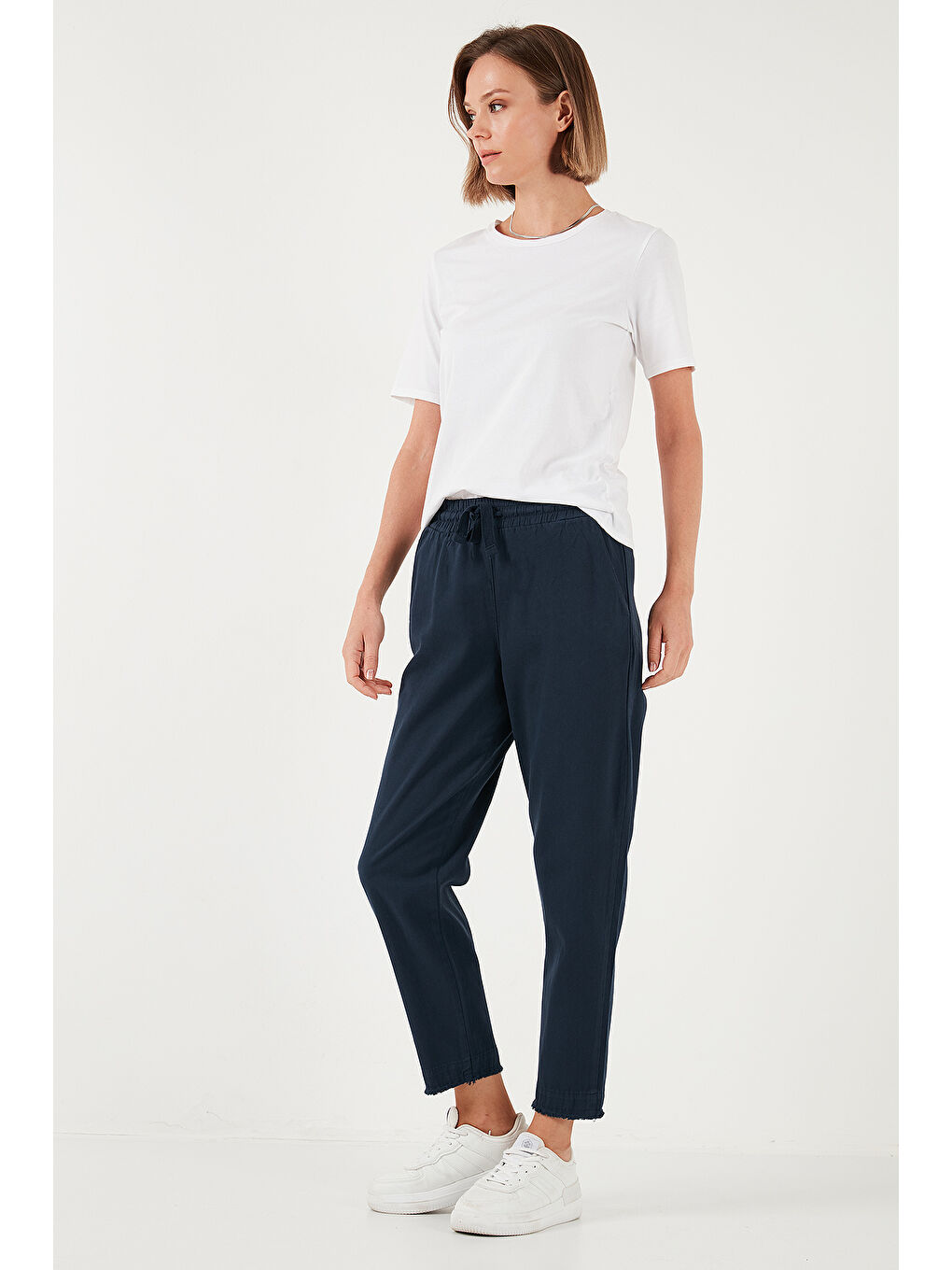 Lacivert Pamuklu Normal Bel Regular Fit Düz Paça Kadın Pantolon 668Yp42282S4