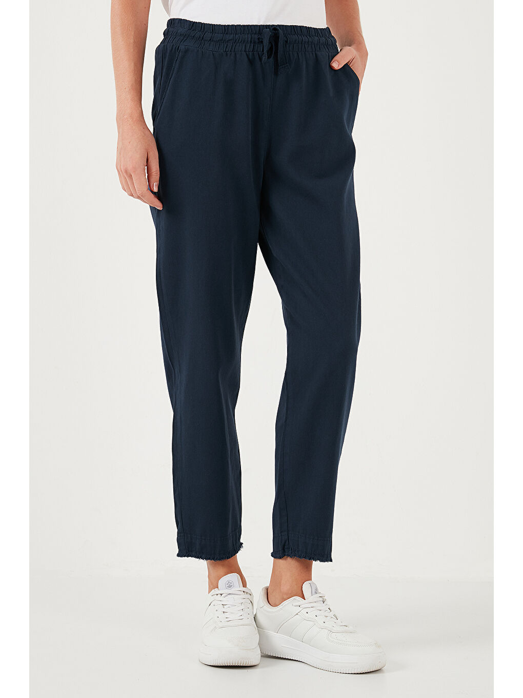 Lacivert Pamuklu Normal Bel Regular Fit Düz Paça Kadın Pantolon 668Yp42282S4-2