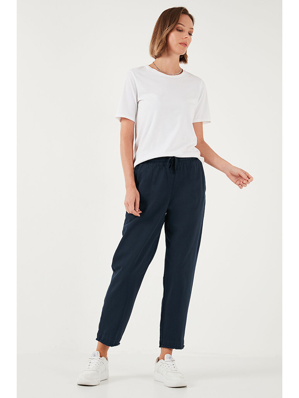 Lacivert Pamuklu Normal Bel Regular Fit Düz Paça Kadın Pantolon 668Yp42282S4-3