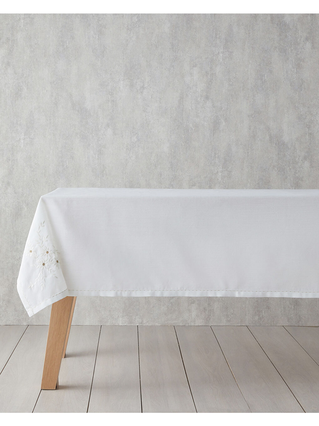 Adelina Polyester Masa Örtüsü 150x200 cm Beyaz-Gold