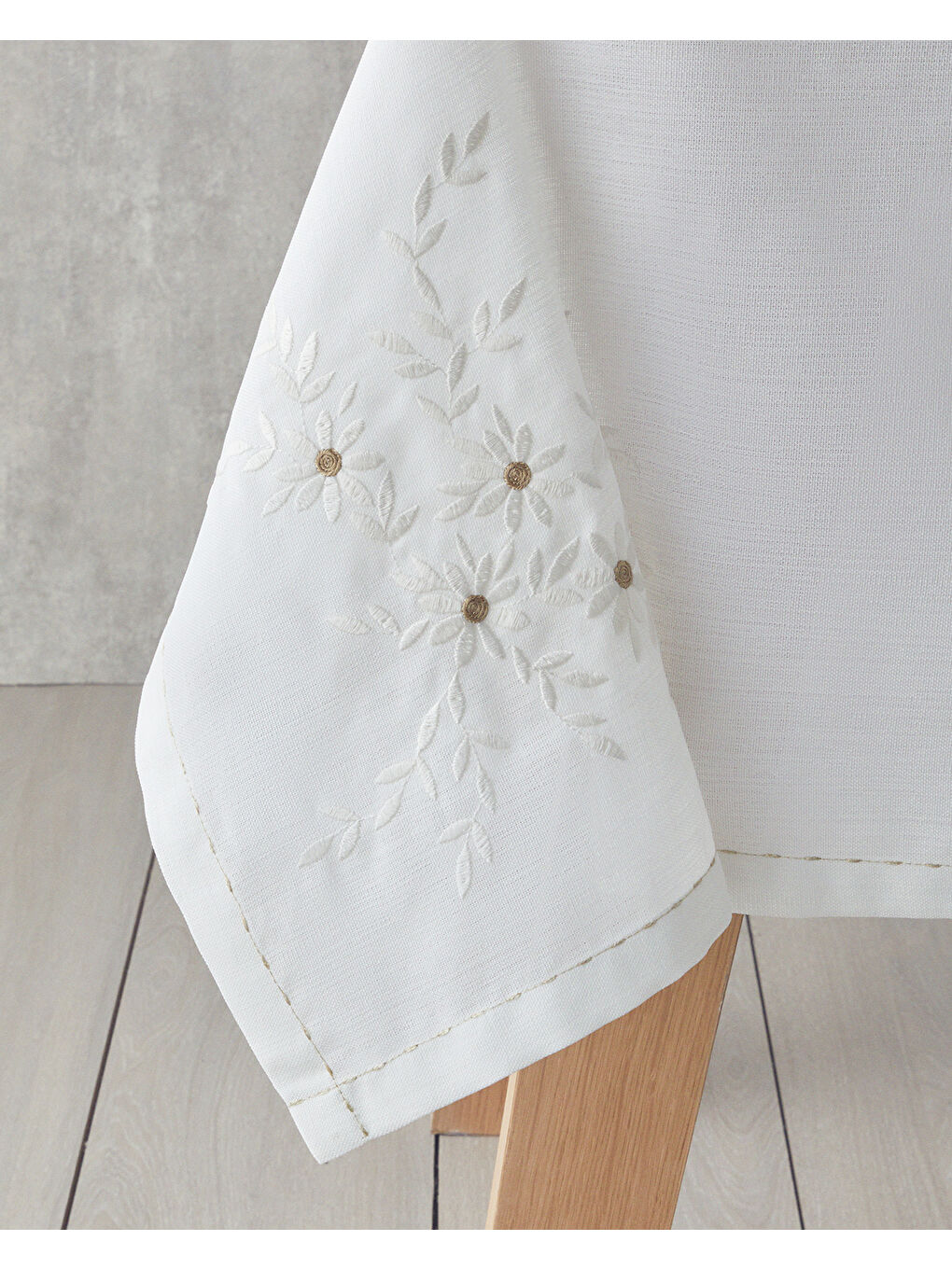Adelina Polyester Masa Örtüsü 150x200 cm Beyaz-Gold-1