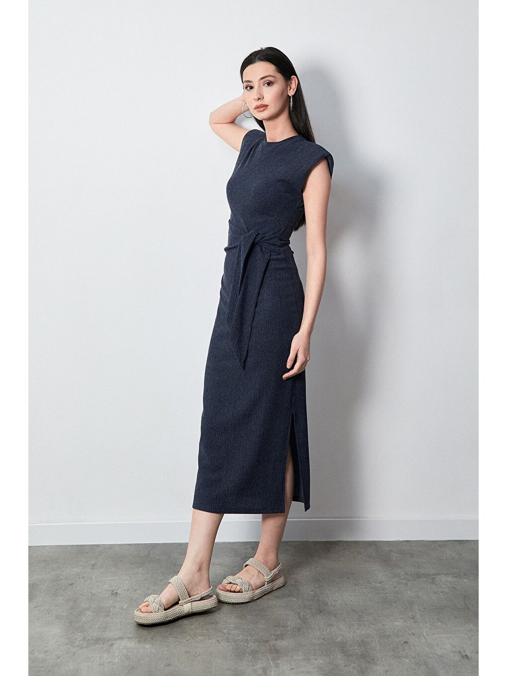 İndigo Bürümcük Kumaş Önü Bağlamalı Vatkalı Elbise