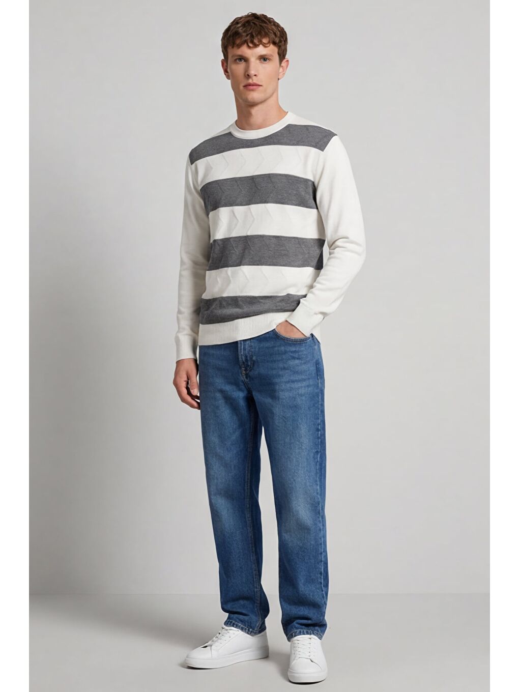 Beyaz Erkek Kemik Normal Kesim Regular Fit Yünlü Bisiklet Yaka Minimal Triko Kazak-1